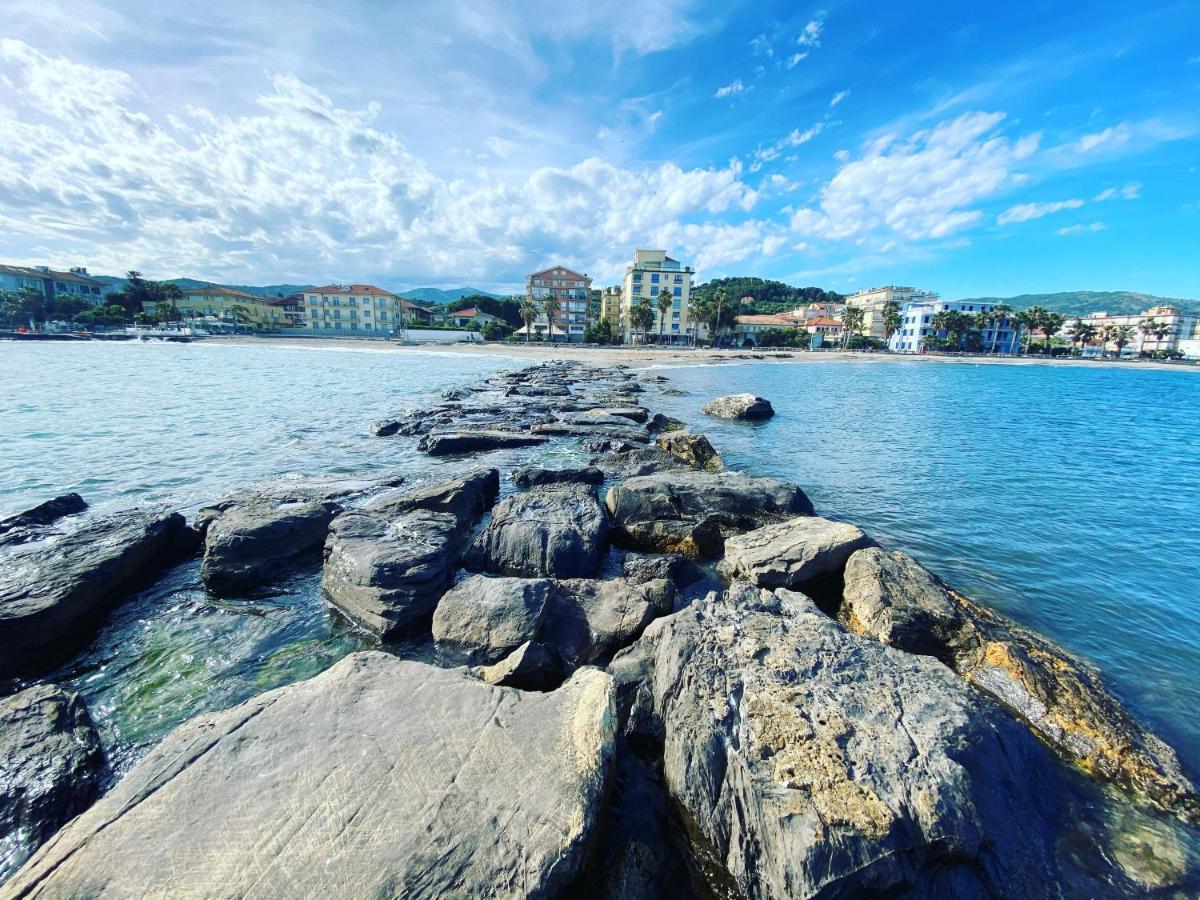 Hotel Capri Diano Marina Kültér fotó