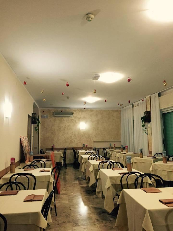 Hotel Capri Diano Marina Kültér fotó