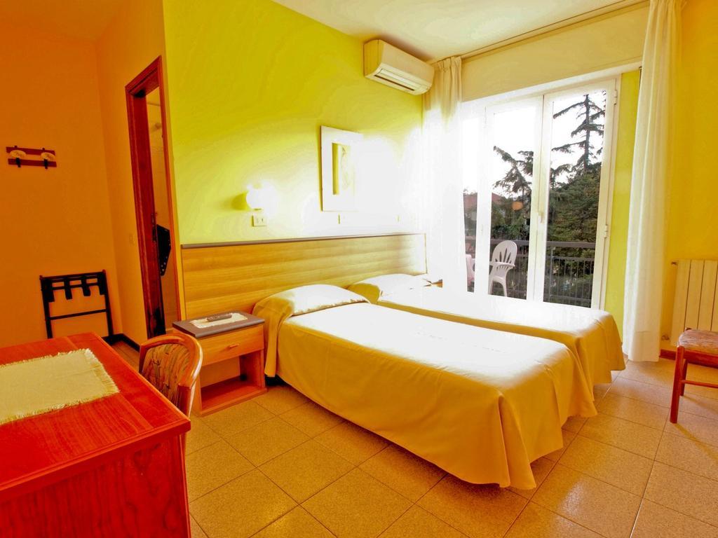 Hotel Capri Diano Marina Kültér fotó